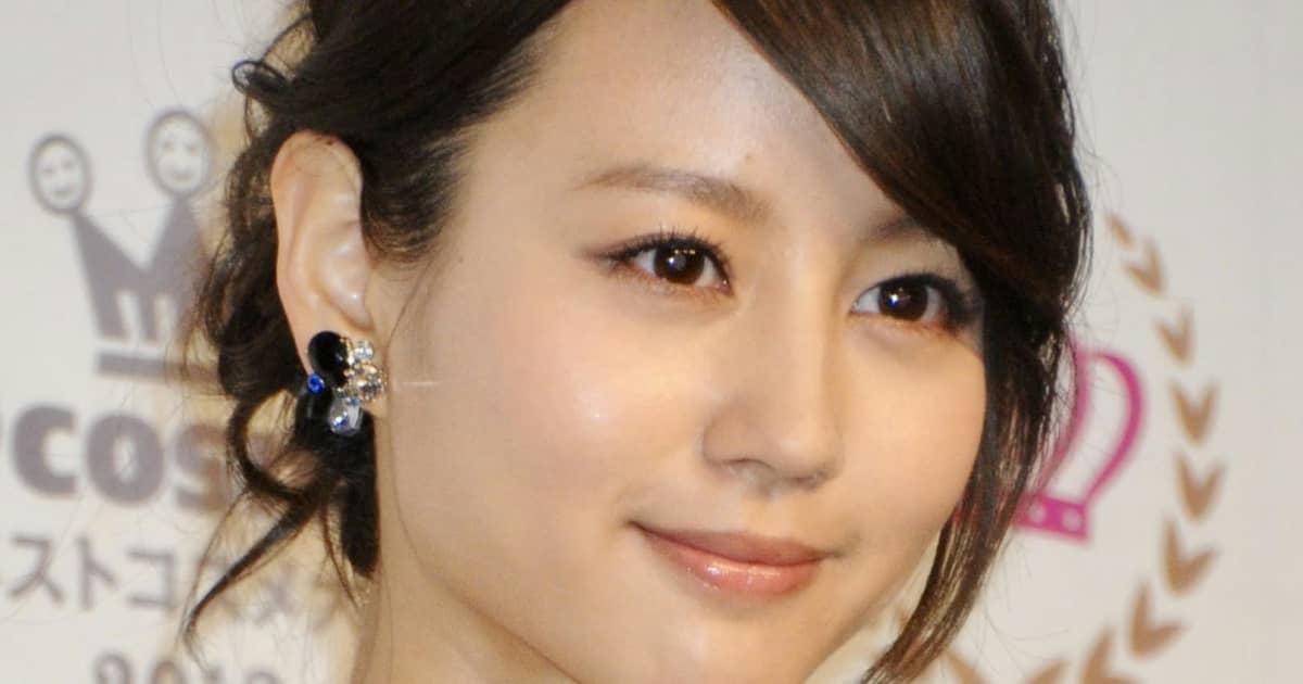 堀北真希 絶頂期の女優が東京を巡る「メトロガールの完成形」 | FRIDAY